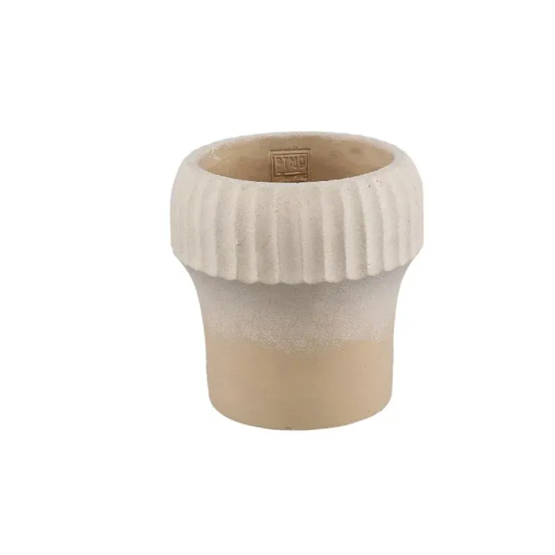 Blumentopf – Gerippter Rand, Runde Form, Beige Oberfläche, Zement Material, L – Emilee | PTMD
