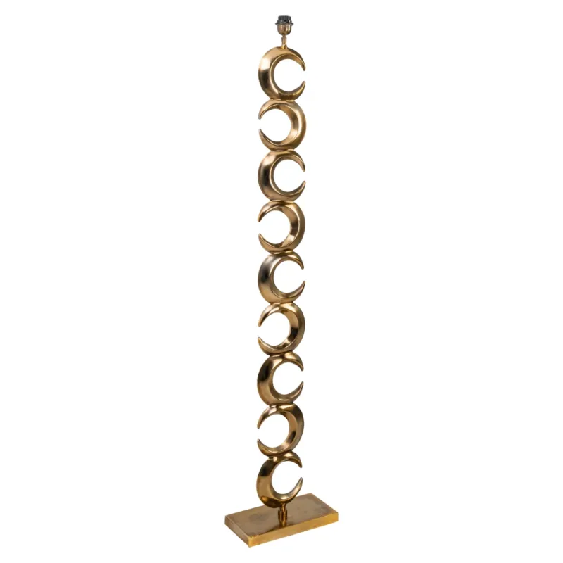 Stehlampe Amina brass antique mit gestapelten Ringmotiven aus Metall in Messingfarbe und rechteckiger Basis, Gesamtansicht.